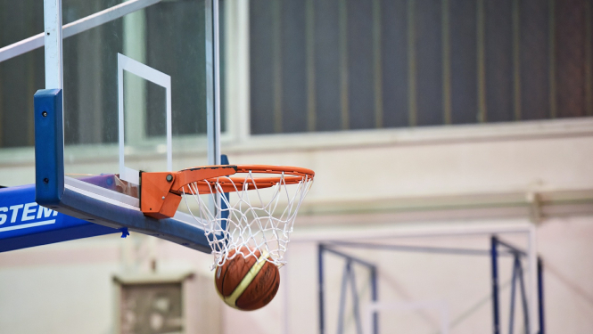Basketbola grozs