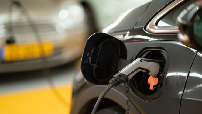 Elektroauto uzlāde