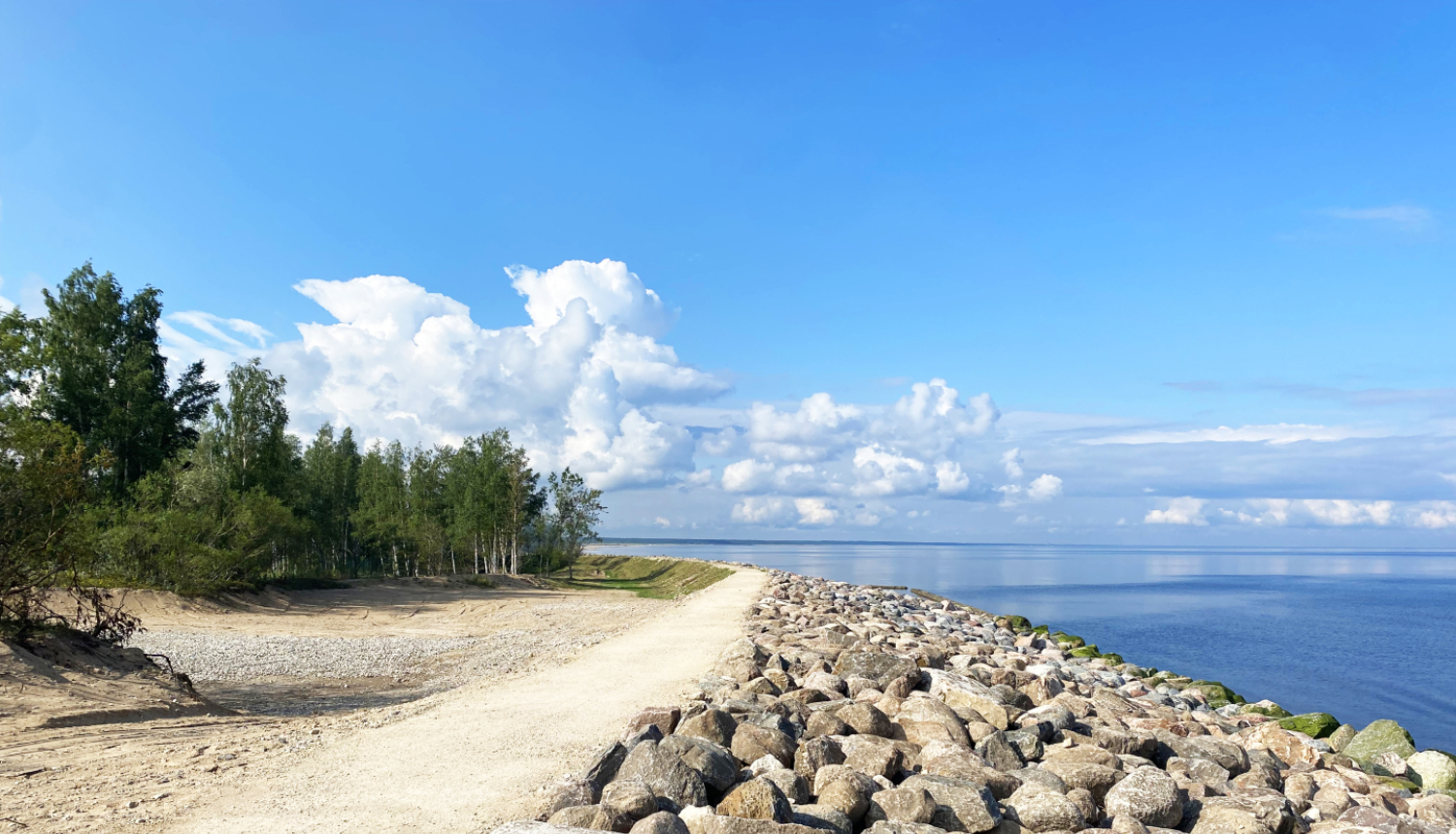 Daugavgrīvas krasta dambis