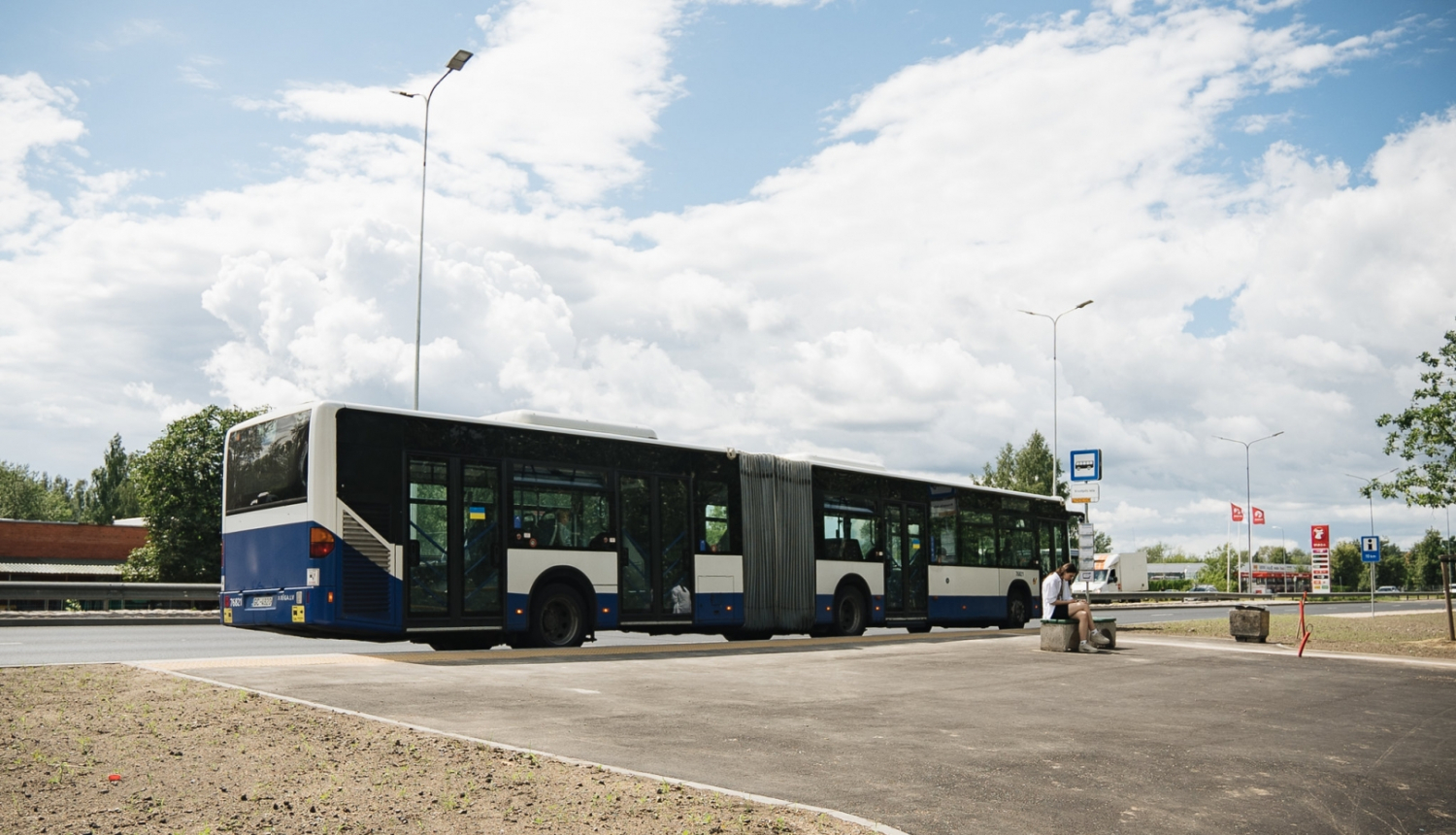 Autobuss pieturā