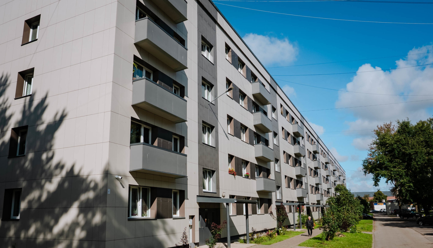 Daudzīvokļu māja