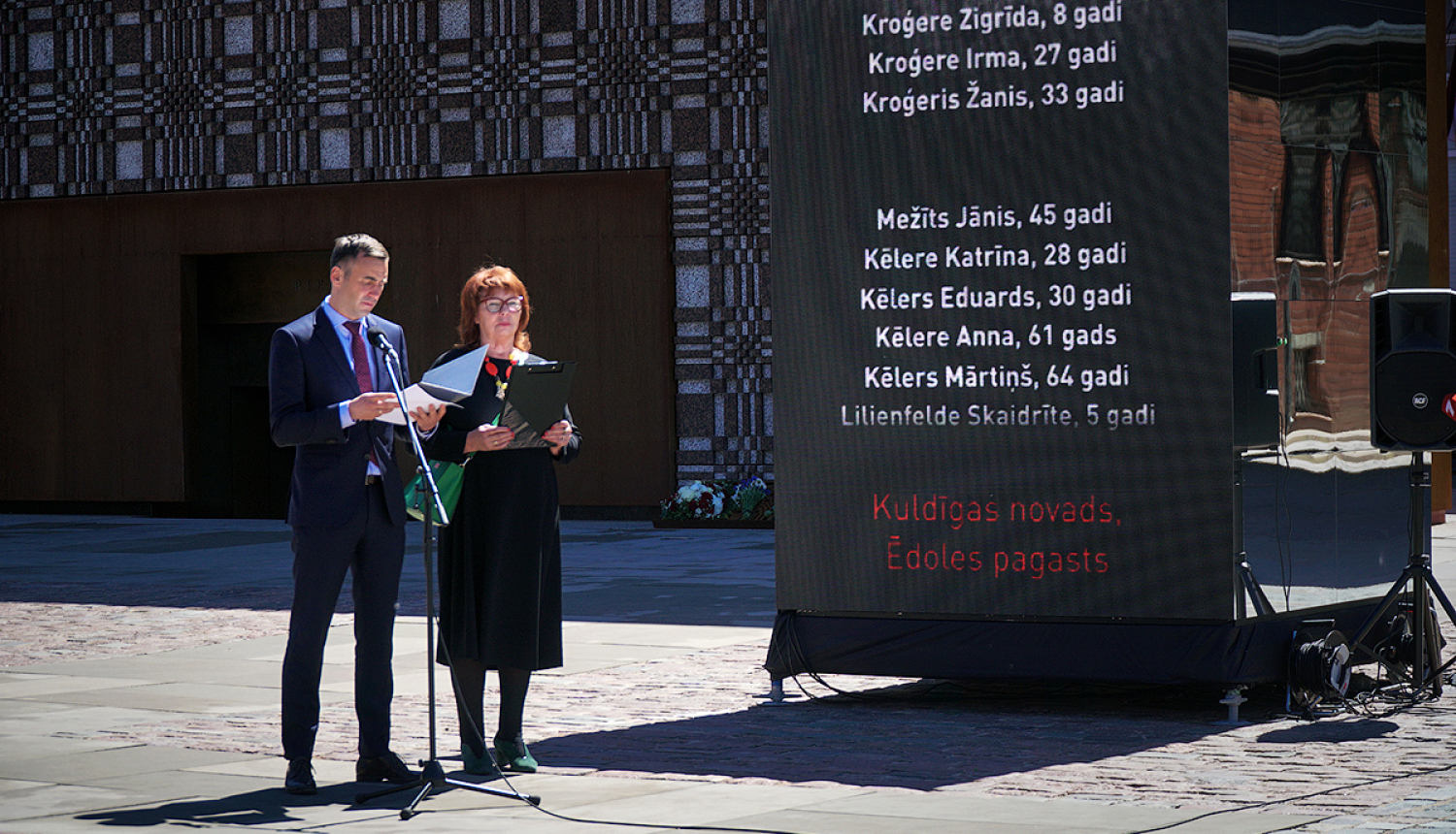 Rīgas domes priekšsēdētājs Mārtiņš Staķis un deputāte, filmas “Sibīrijas bērni” režisore Dzintra Geka-Vaska