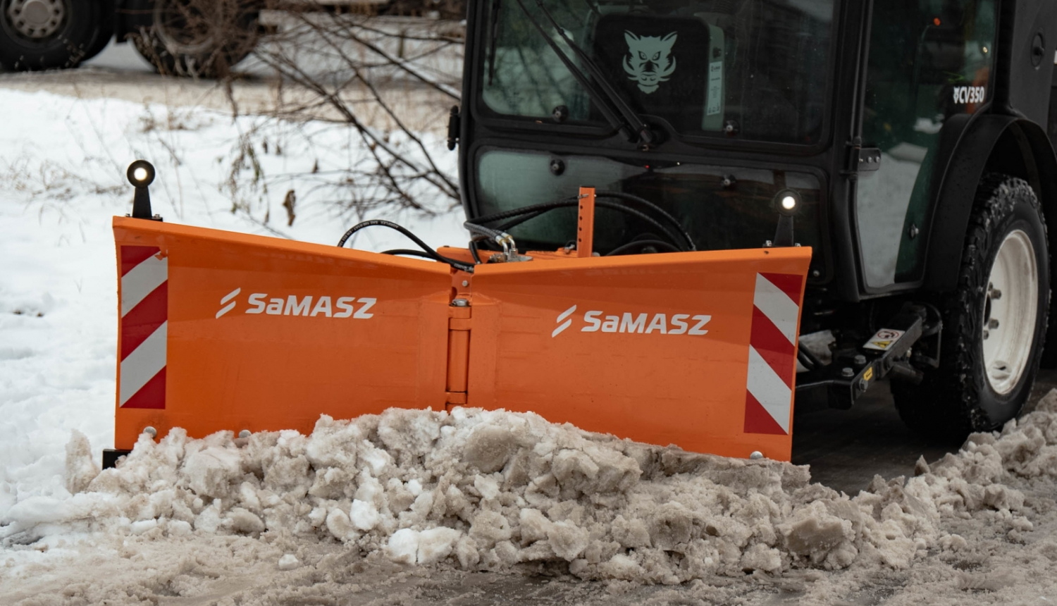 sniega mašīna tīra sniegu