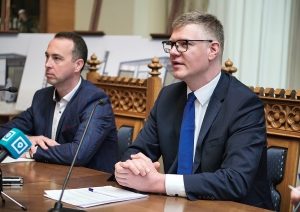 Pilsētvides dizaina pārvaldes vadītājs  Valdis Dombrovskis un Rīgas domes priekšsēdētāja vietnieks Vilni Ķirsis